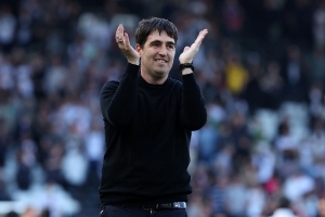 卡拉格：我支持伊劳拉 但他历练有限；斯洛特上赛季未获足够支持