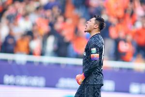 东体：王大雷曾想打封闭出场被拒，很多球迷开始为于金永上位造势